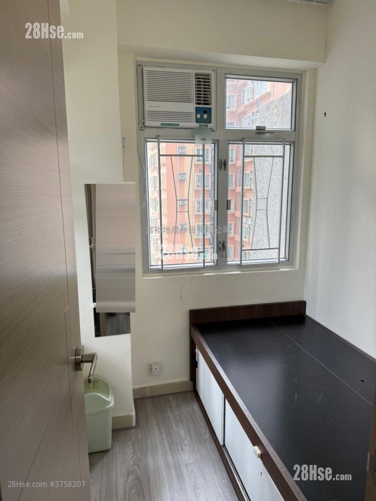 Golden Lion Garden Rental 1 Bedroom , 1 Bathroom 260 ft²