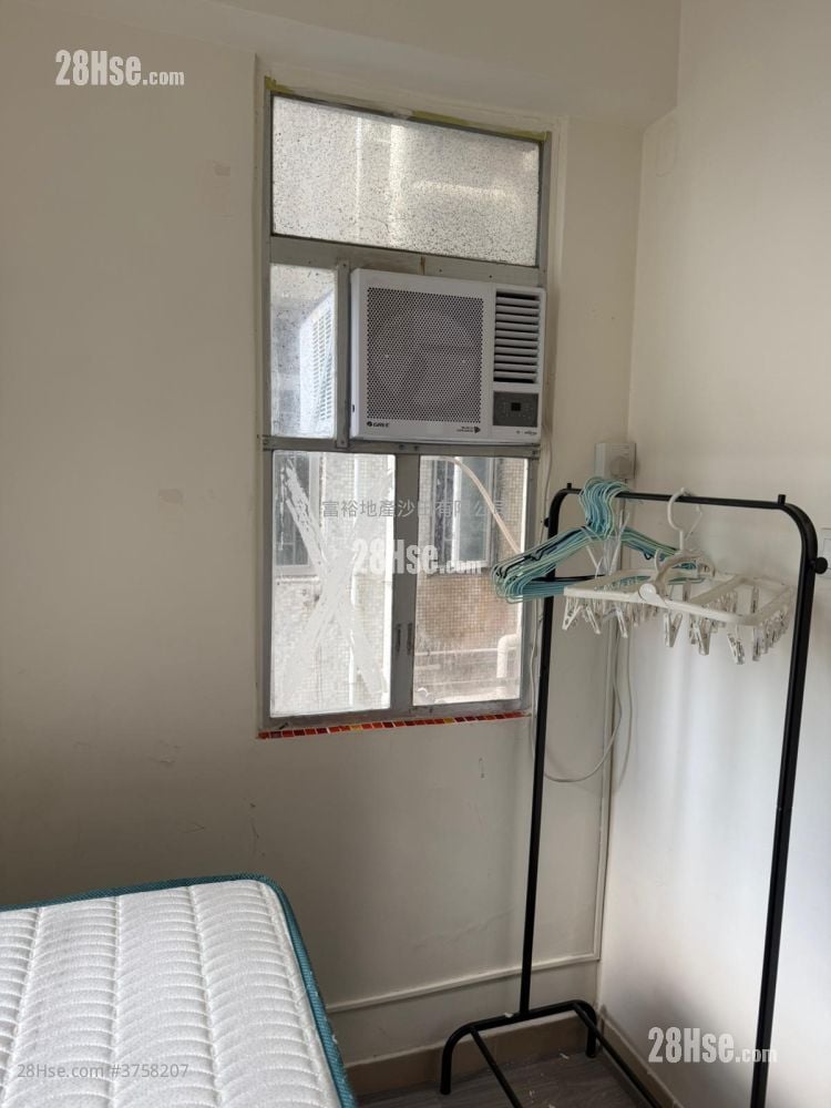 Golden Lion Garden Rental 1 Bedroom , 1 Bathroom 260 ft²