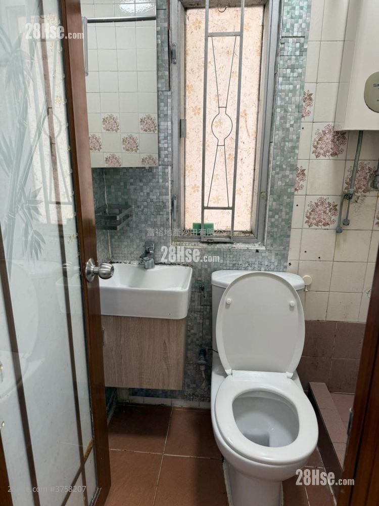 Golden Lion Garden Rental 1 Bedroom , 1 Bathroom 260 ft²