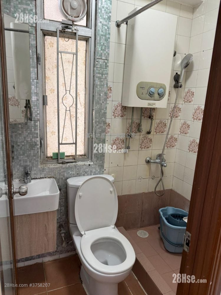 Golden Lion Garden Rental 1 Bedroom , 1 Bathroom 260 ft²