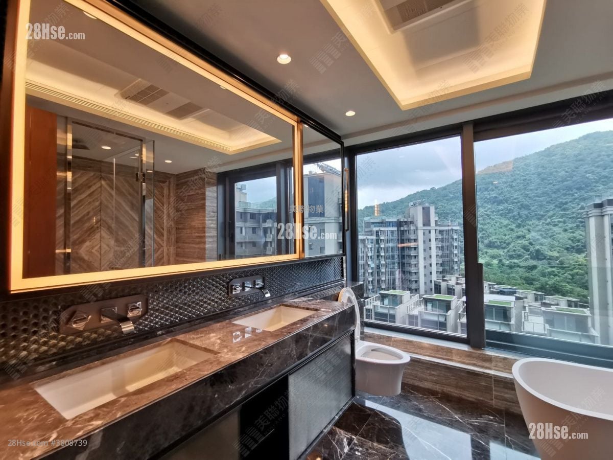 骏岭荟 租盘 5+ 房 , 4 浴室 3,043 平方尺