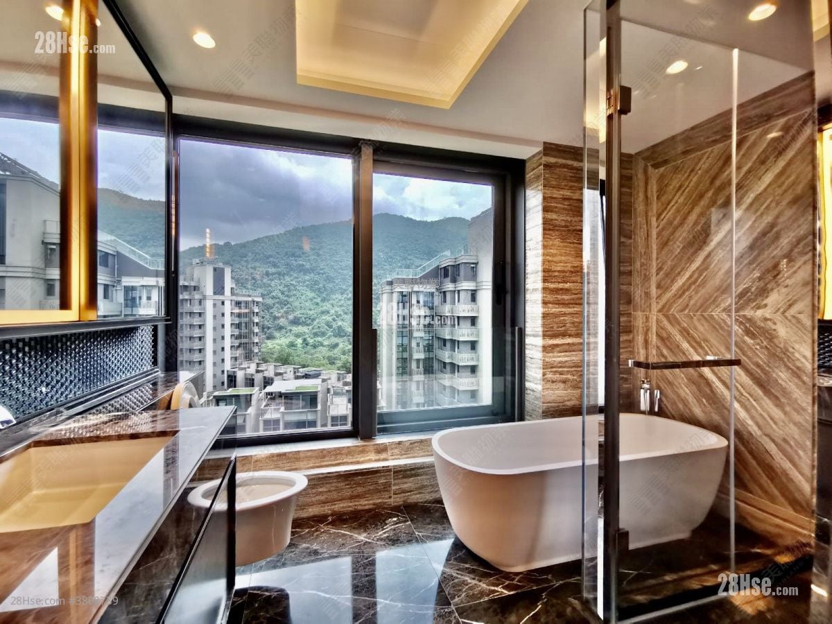 骏岭荟 租盘 5+ 房 , 4 浴室 3,043 平方尺