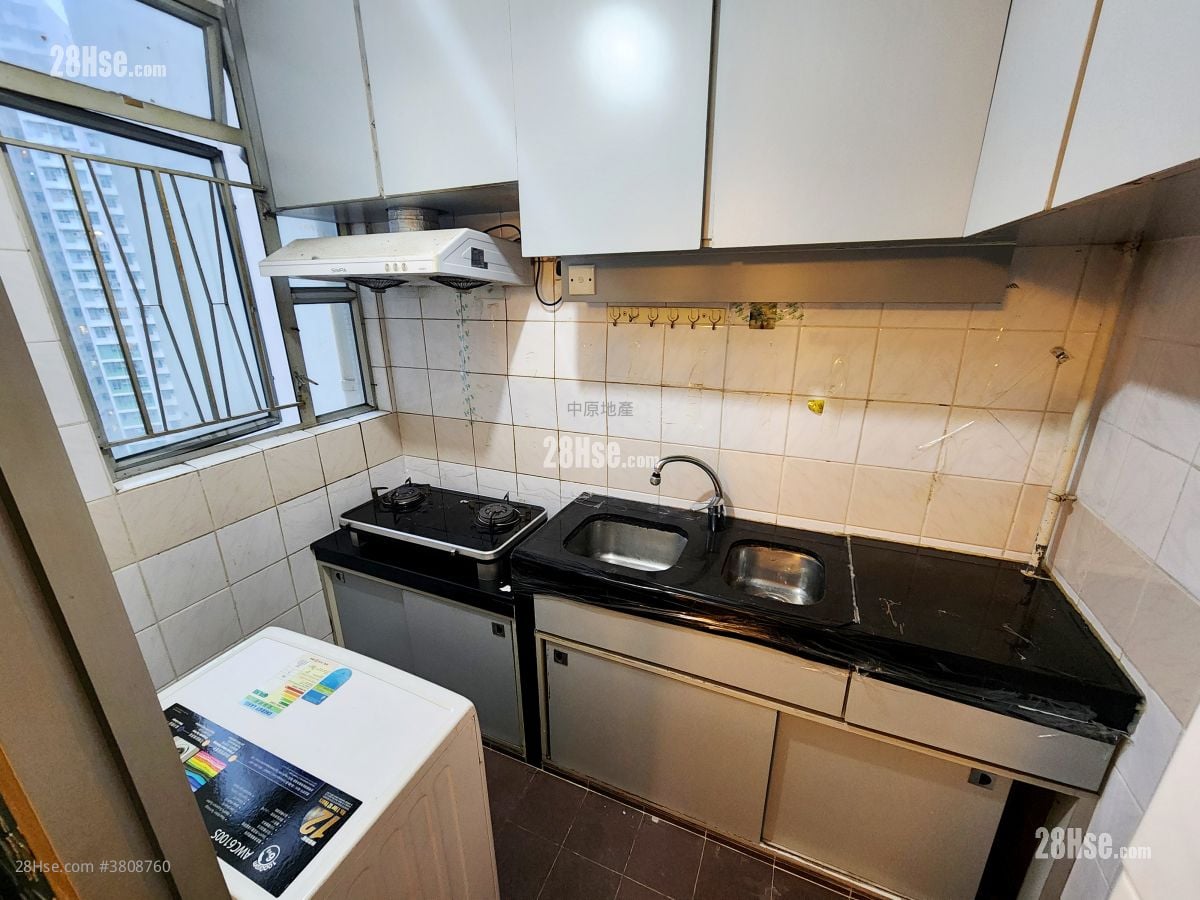 Kam Fung Court Sell 2 Bedrooms , 1 Bathroom 536 ft²