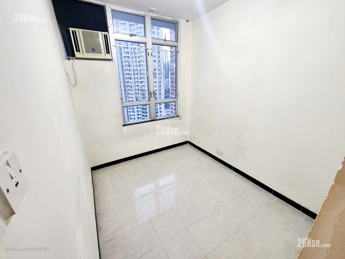 Kam Fung Court Sell 2 Bedrooms , 1 Bathroom 536 ft²