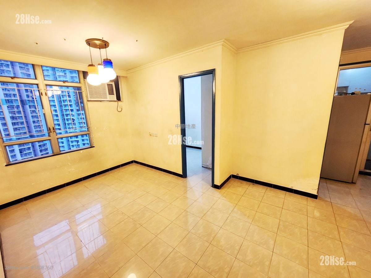 Kam Fung Court Sell 2 Bedrooms , 1 Bathroom 536 ft²