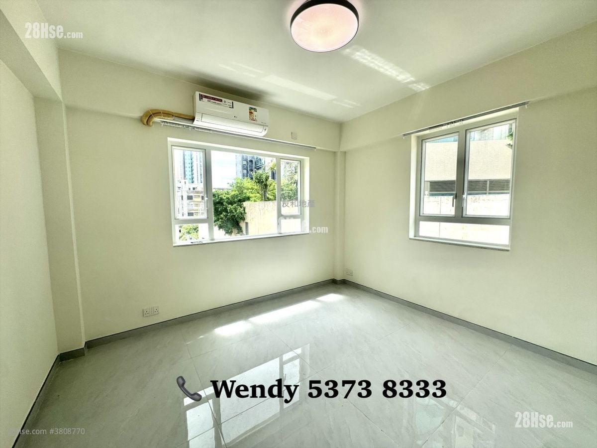 South Court Rental 3 Bedrooms , 2 Bathrooms 932 ft²