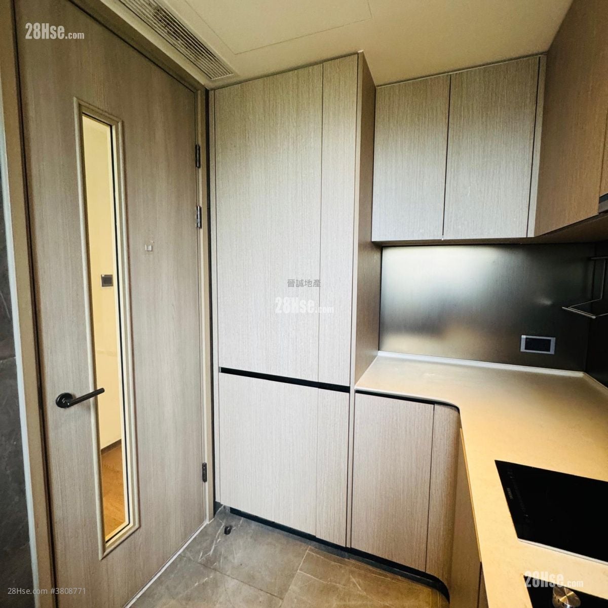 上源 售盘 3 房 , 2 浴室 738 平方尺