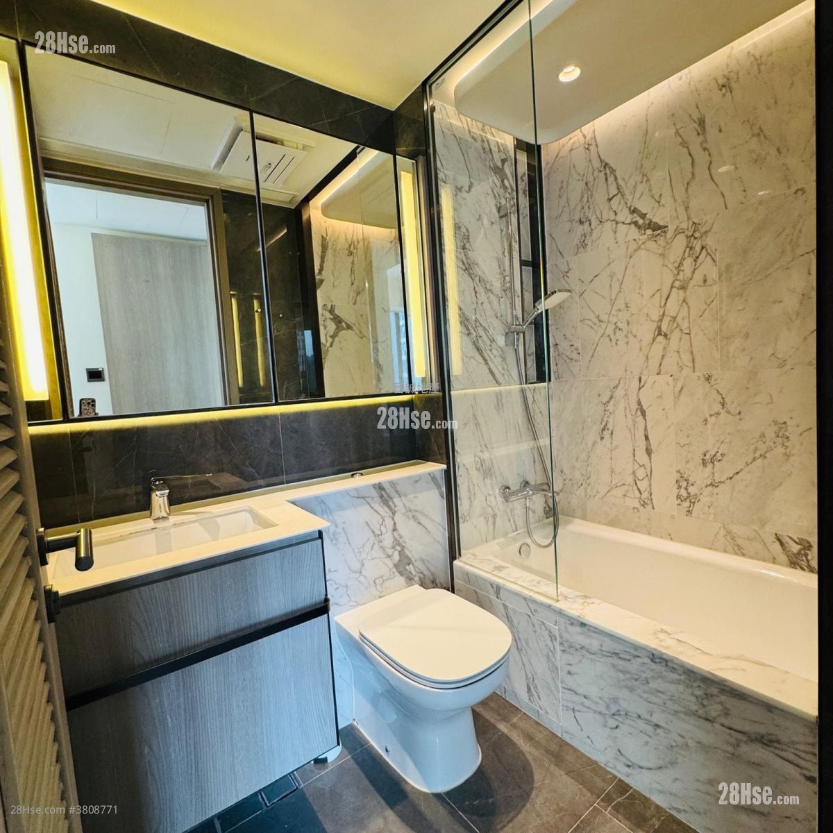 上源 售盘 3 房 , 2 浴室 738 平方尺