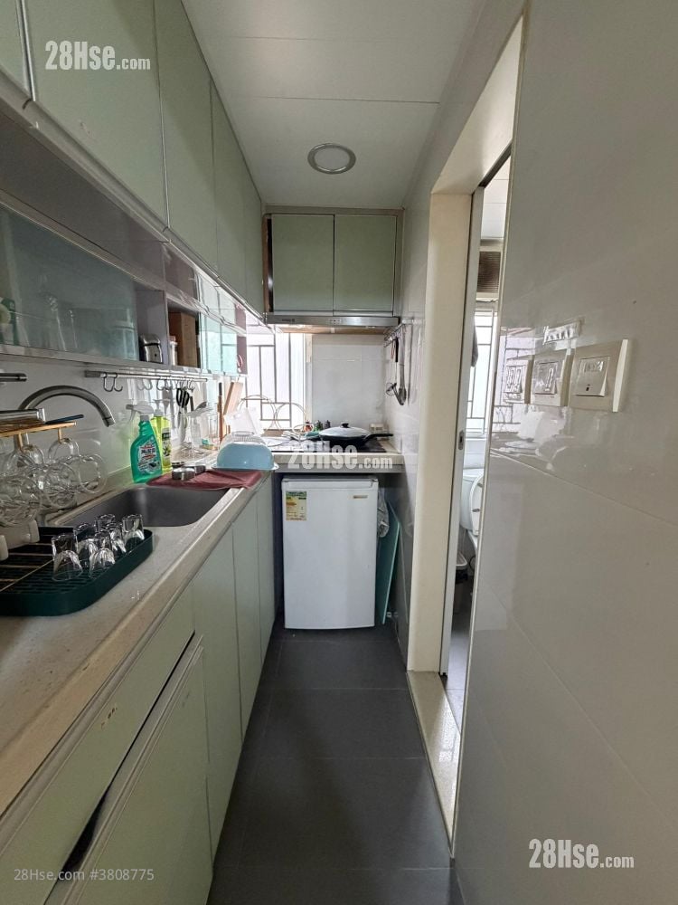kitchen: Shun Hing Building Sell 1 Bedroom , 1 Bathroom