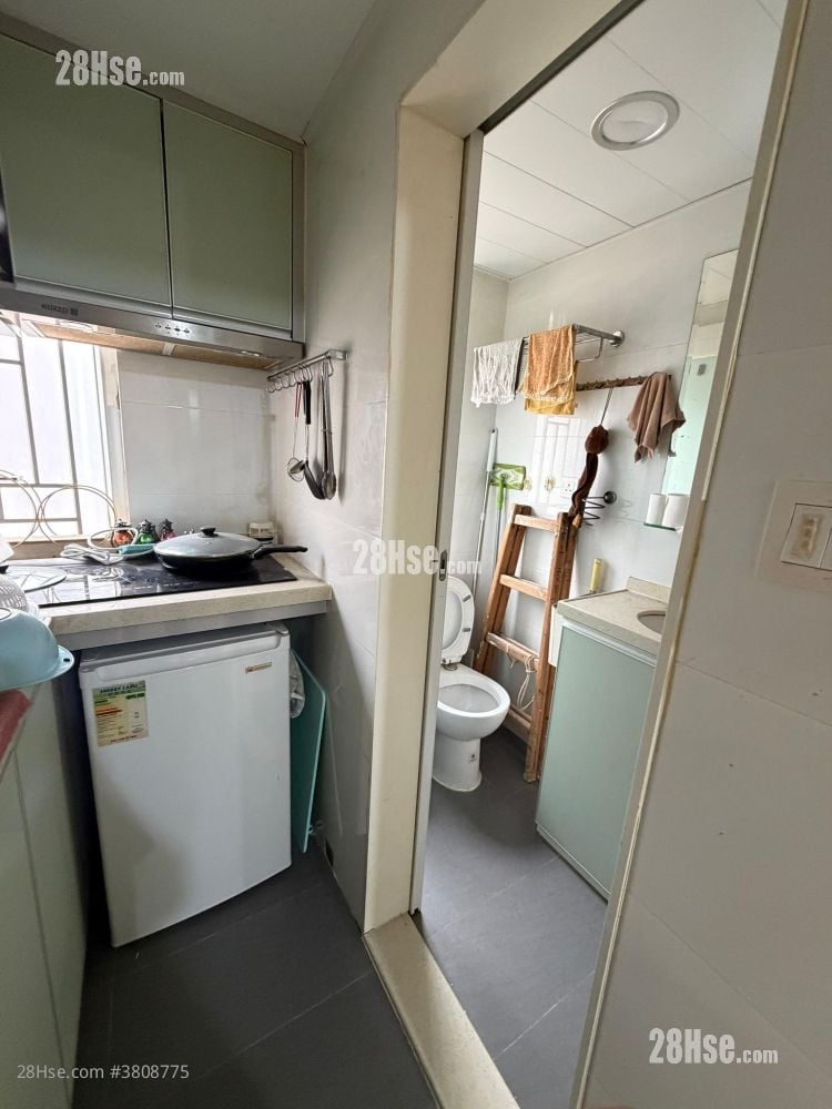 kitchen: Shun Hing Building Sell 1 Bedroom , 1 Bathroom
