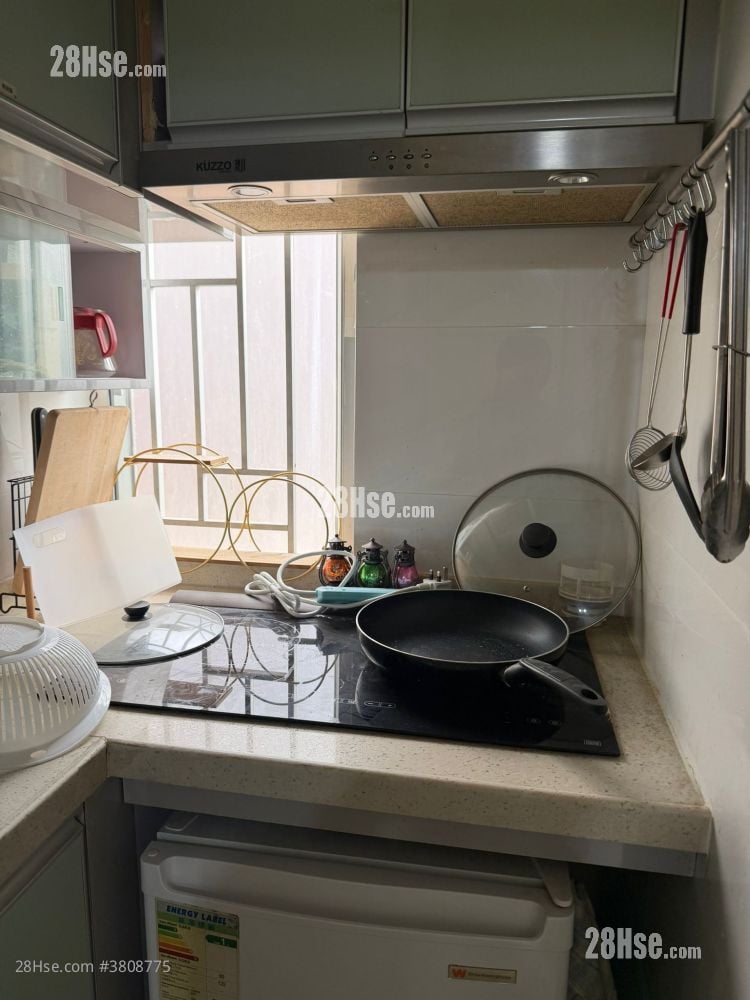 kitchen: Shun Hing Building Sell 1 Bedroom , 1 Bathroom