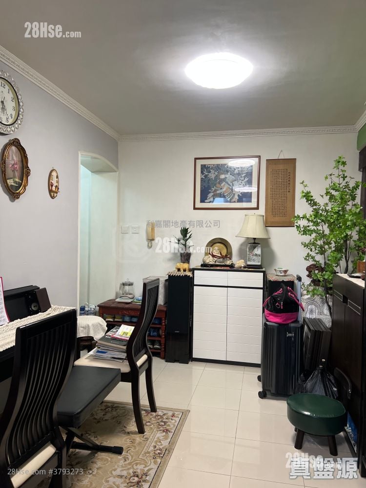 Tin Shing Court Sell 3 Bedrooms 650 ft²