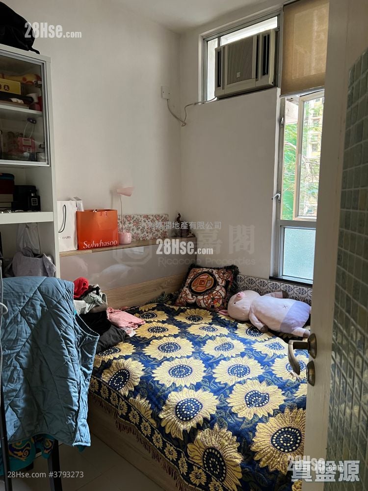 Tin Shing Court Sell 3 Bedrooms 650 ft²