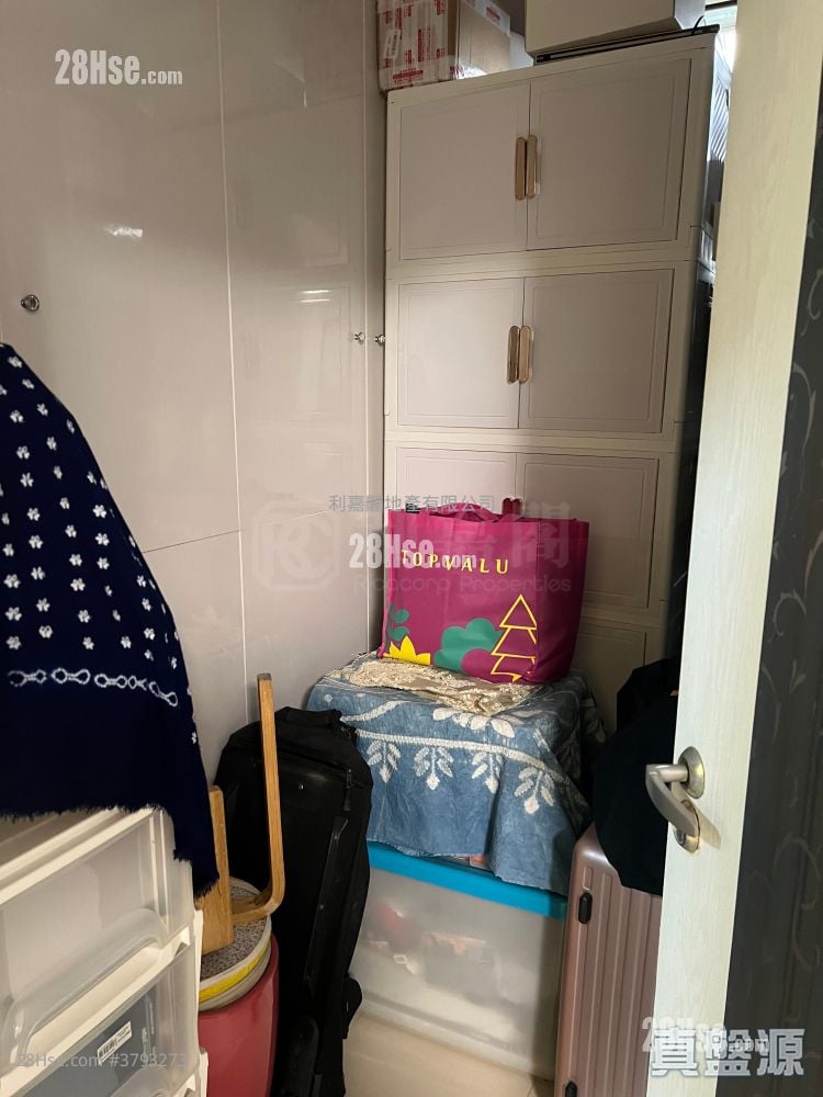 Tin Shing Court Sell 3 Bedrooms 650 ft²