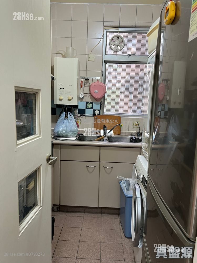 Tin Shing Court Sell 3 Bedrooms 650 ft²