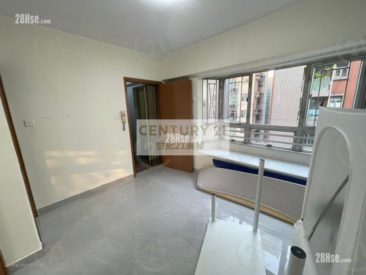 Tung Hing Building Sell 3 Bedrooms , 1 Bathroom 455 ft²