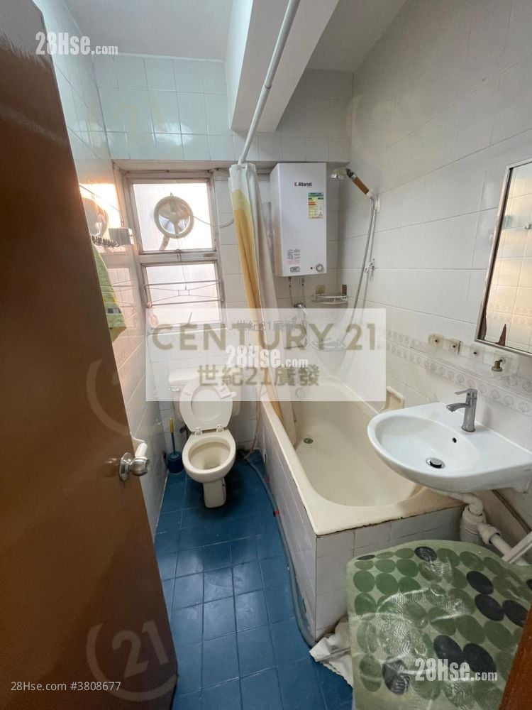 Tung Hing Building Sell 3 Bedrooms , 1 Bathroom 455 ft²