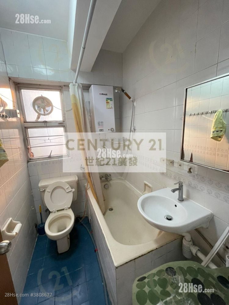 Tung Hing Building Sell 3 Bedrooms , 1 Bathroom 455 ft²