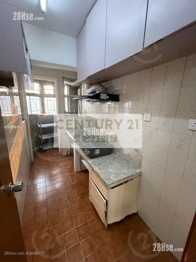 Tung Hing Building Sell 3 Bedrooms , 1 Bathroom 455 ft²