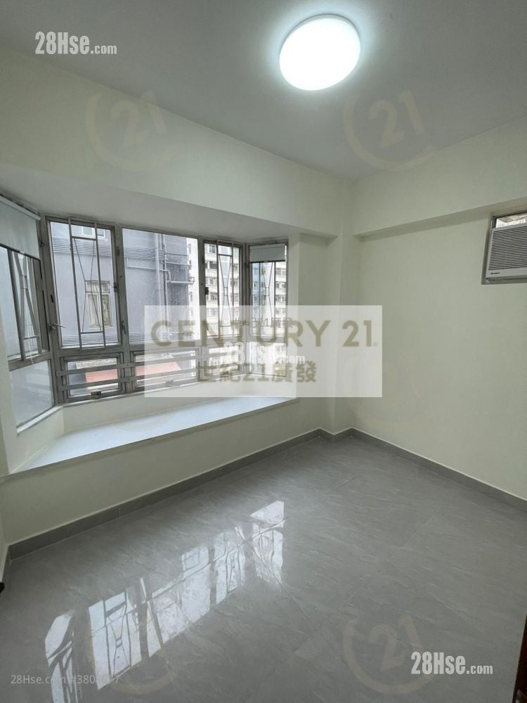 Tung Hing Building Sell 3 Bedrooms , 1 Bathroom 455 ft²