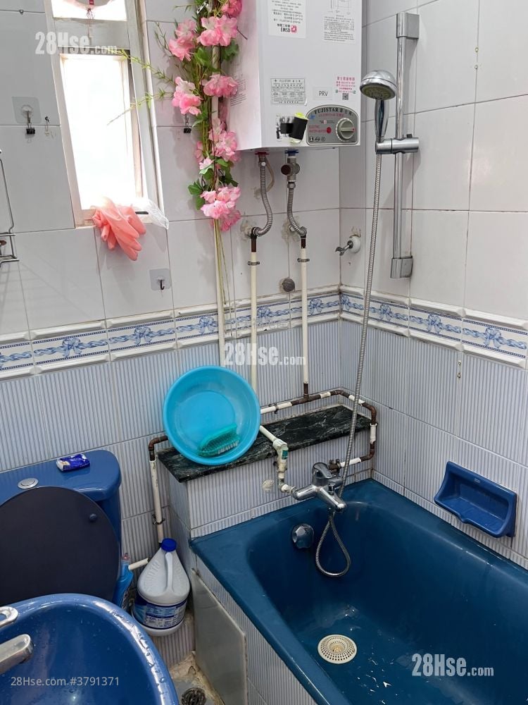 Kwong Sang Hong Building Rental 2 Bedrooms , 1 Bathroom 440 ft²