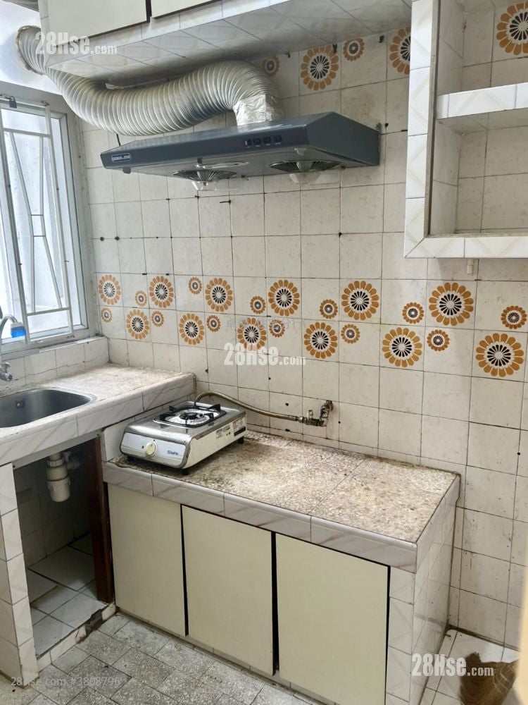Kwai Sing Centre Sell 2 Bedrooms , 1 Bathroom 383 ft²