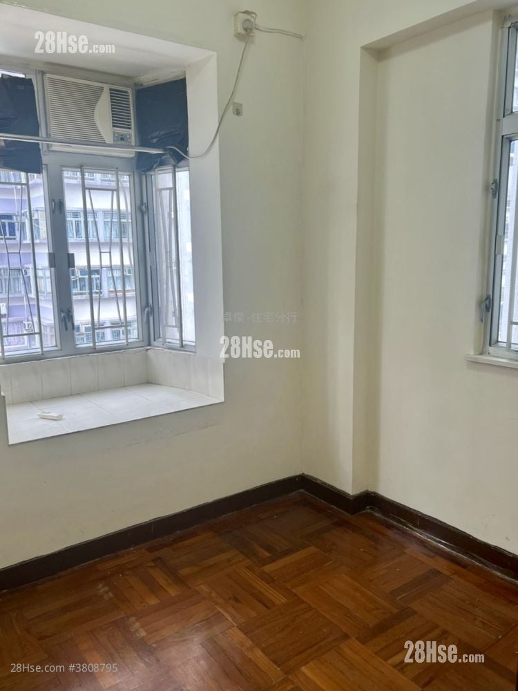 Kwai Sing Centre Sell 2 Bedrooms , 1 Bathroom 383 ft²