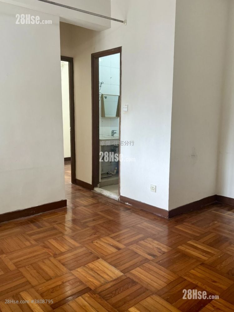 Kwai Sing Centre Sell 2 Bedrooms , 1 Bathroom 383 ft²