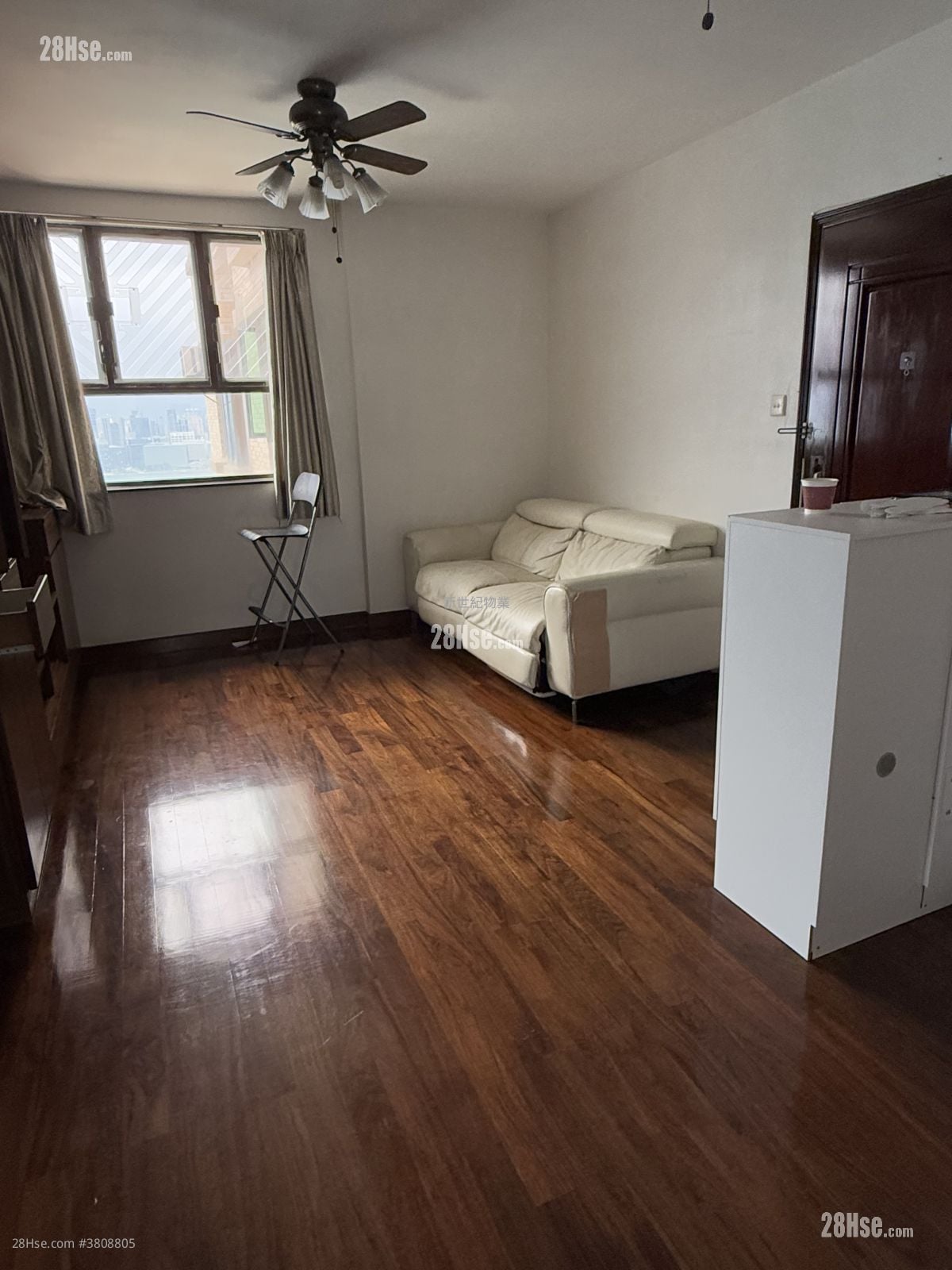 维多利中心 租盘 572 平方尺