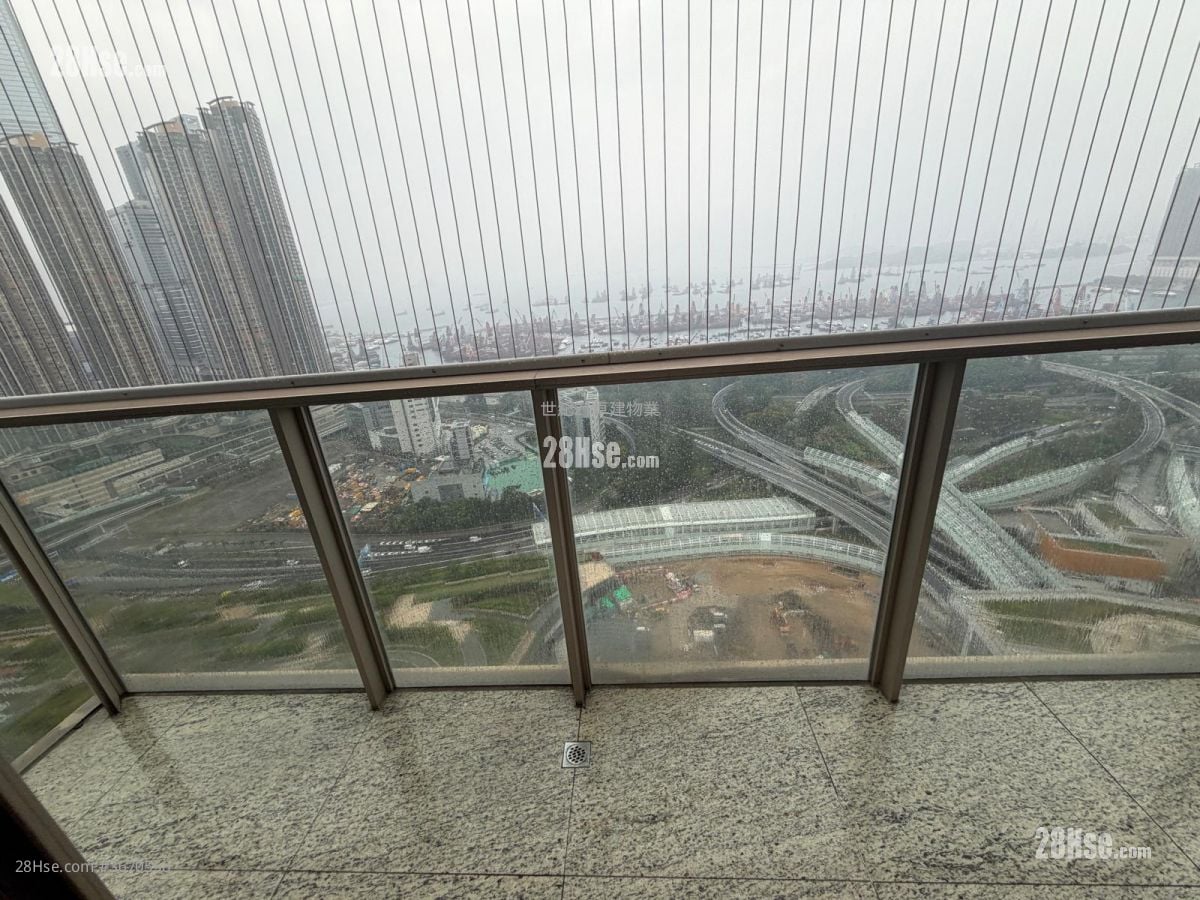 The Coronation Rental 4 Bedrooms , 2 Bathrooms 1,529 ft²