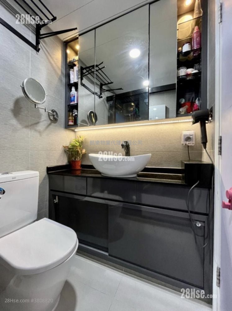 Kwun Tak Court Sell 3 Bedrooms , 1 Bathroom 443 ft²