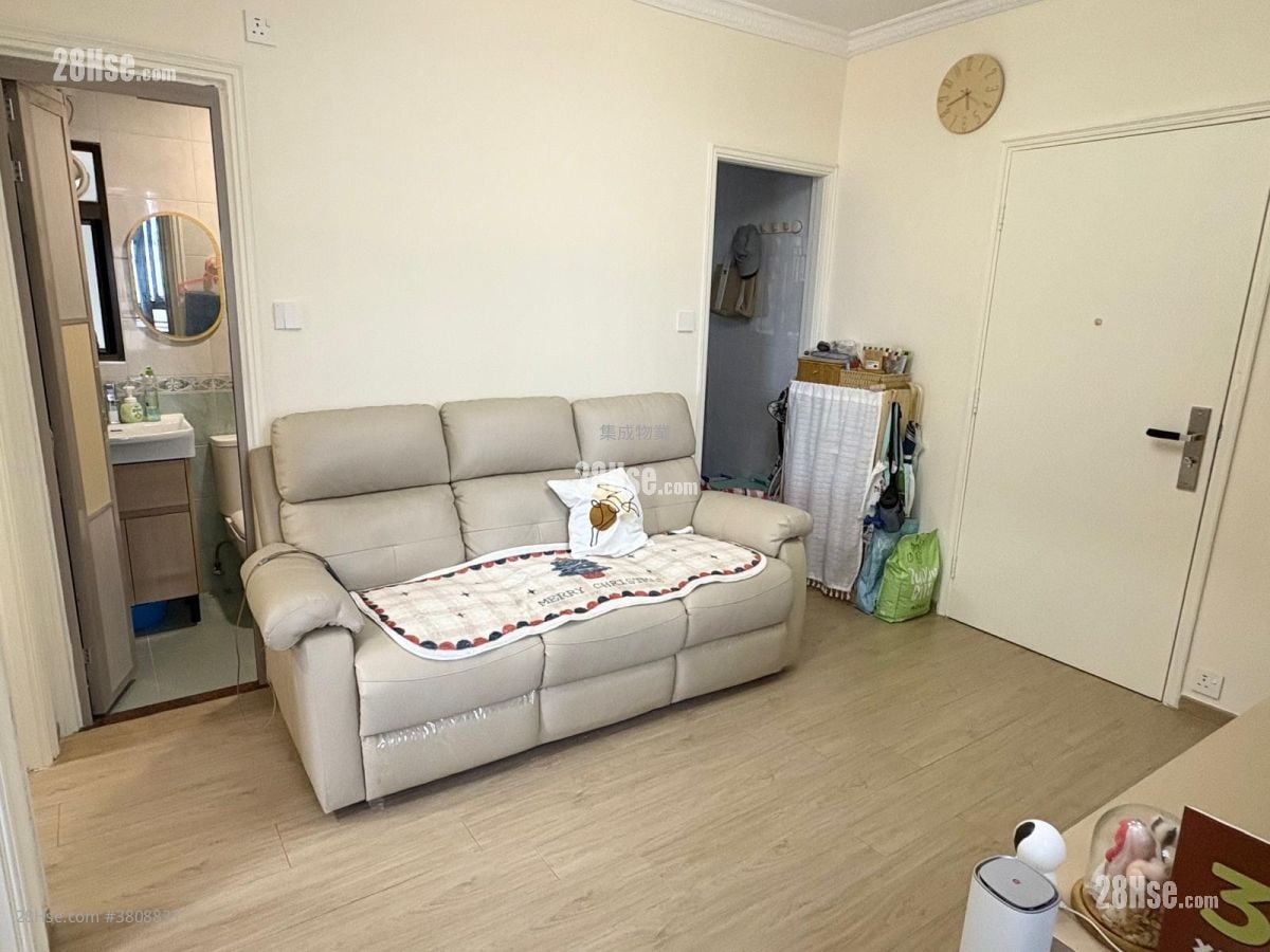 Connaught Garden Sell 2 Bedrooms , 1 Bathroom 334 ft²