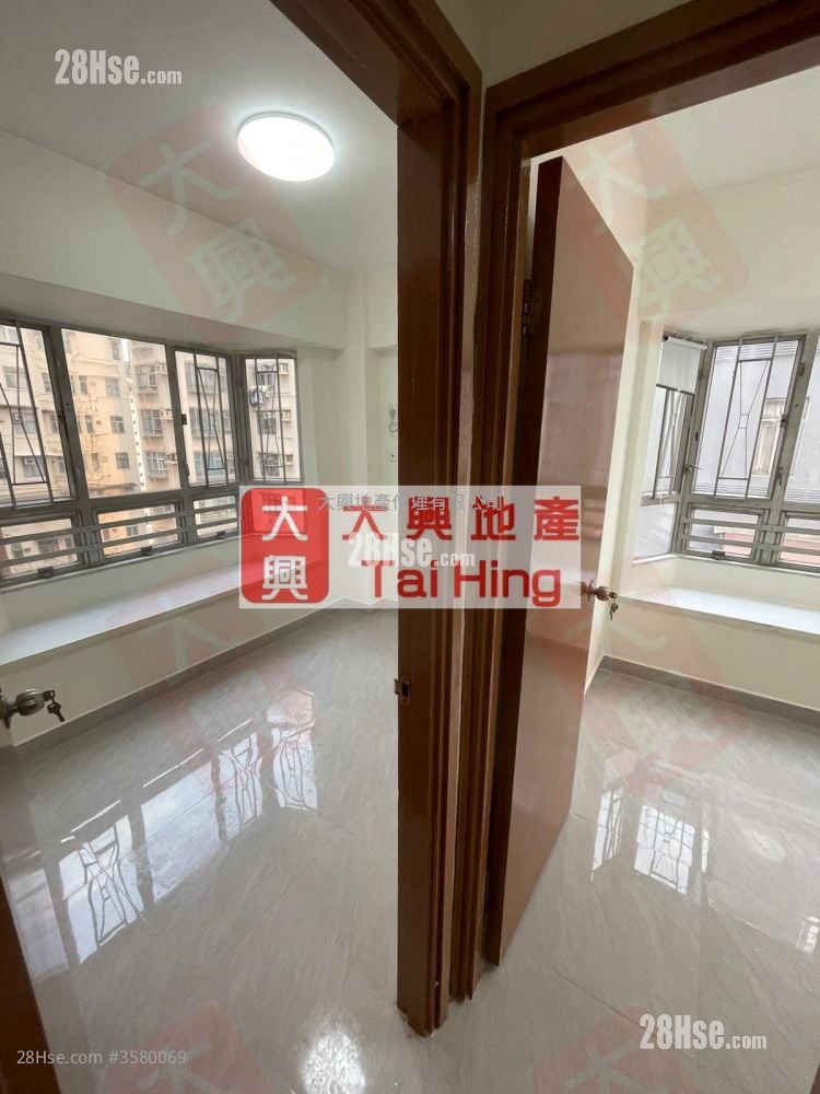 Tung Hing Building Sell 3 Bedrooms , 1 Bathroom 455 ft²