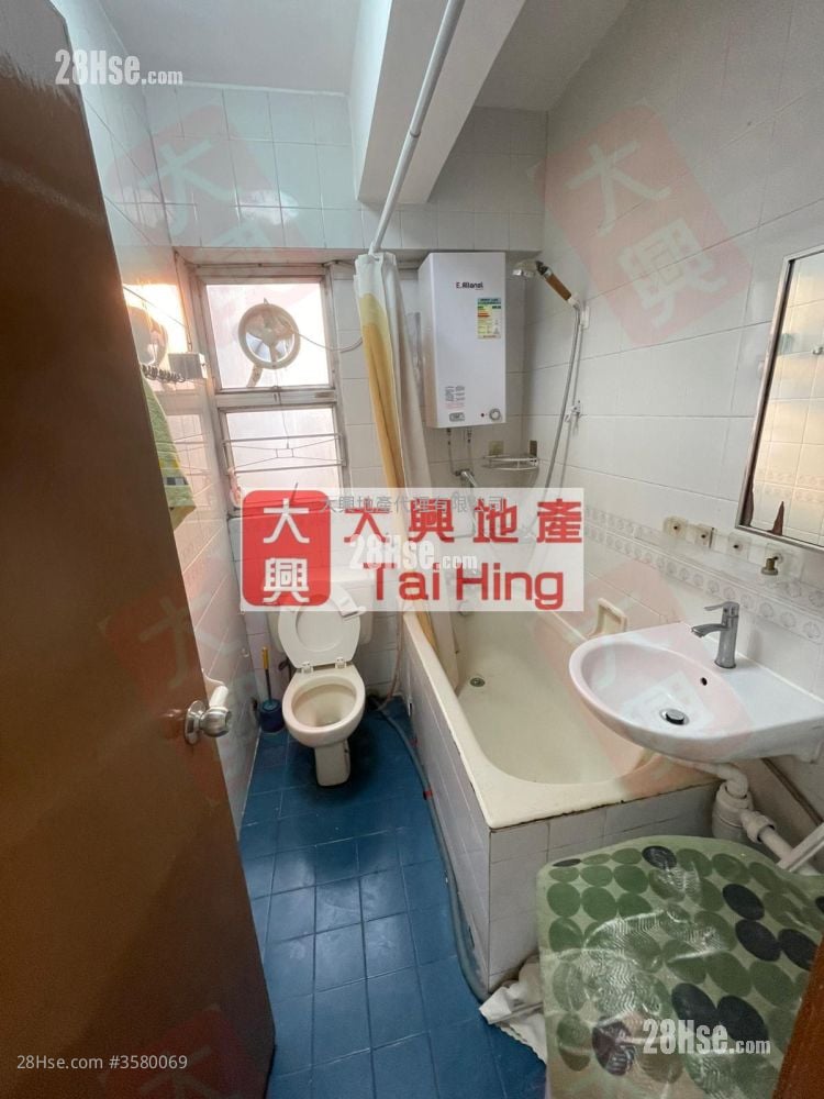 Tung Hing Building Sell 3 Bedrooms , 1 Bathroom 455 ft²