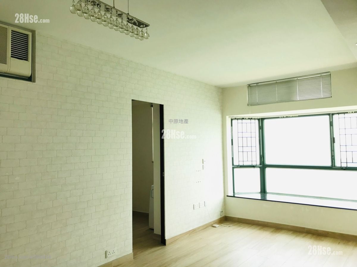 Sea Crest Villa Sell 2 Bedrooms , 1 Bathroom 460 ft²