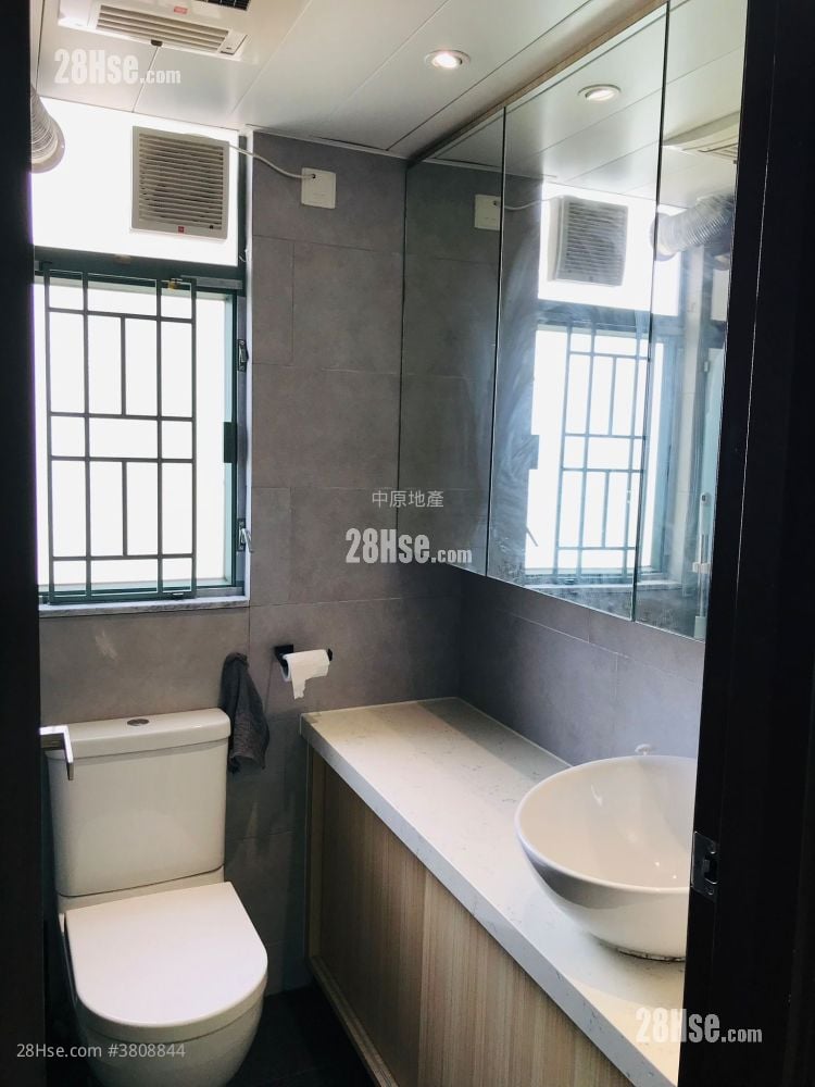 Sea Crest Villa Sell 2 Bedrooms , 1 Bathroom 460 ft²