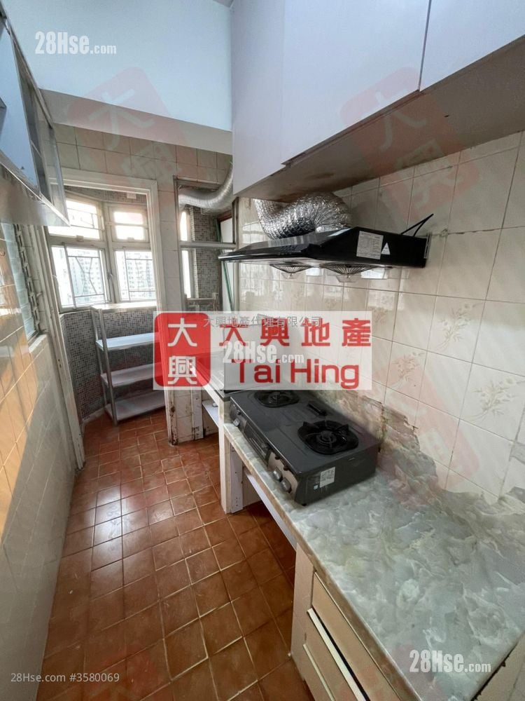Tung Hing Building Sell 3 Bedrooms , 1 Bathroom 455 ft²