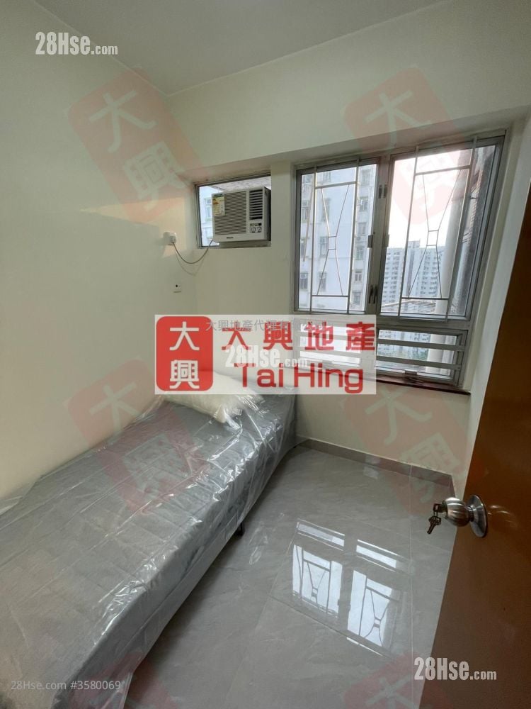 Tung Hing Building Sell 3 Bedrooms , 1 Bathroom 455 ft²