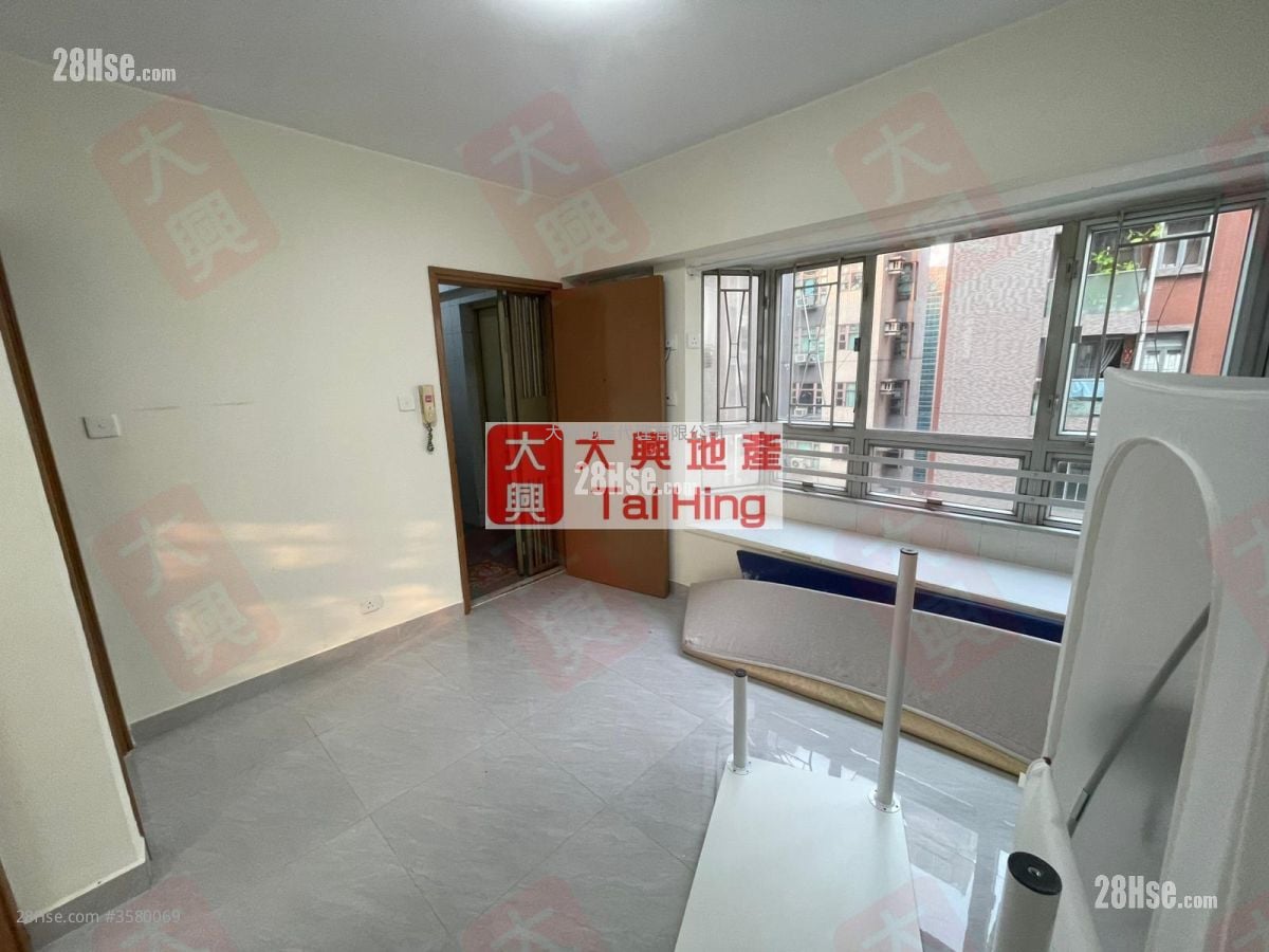 Tung Hing Building Sell 3 Bedrooms , 1 Bathroom 455 ft²