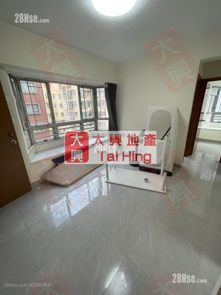 Tung Hing Building Sell 3 Bedrooms , 1 Bathroom 455 ft²