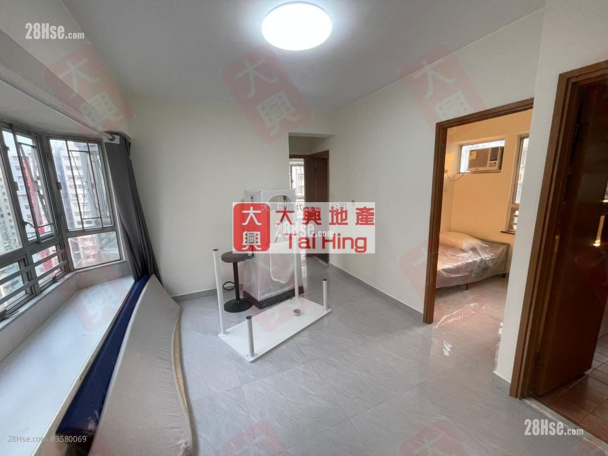 Tung Hing Building Sell 3 Bedrooms , 1 Bathroom 455 ft²