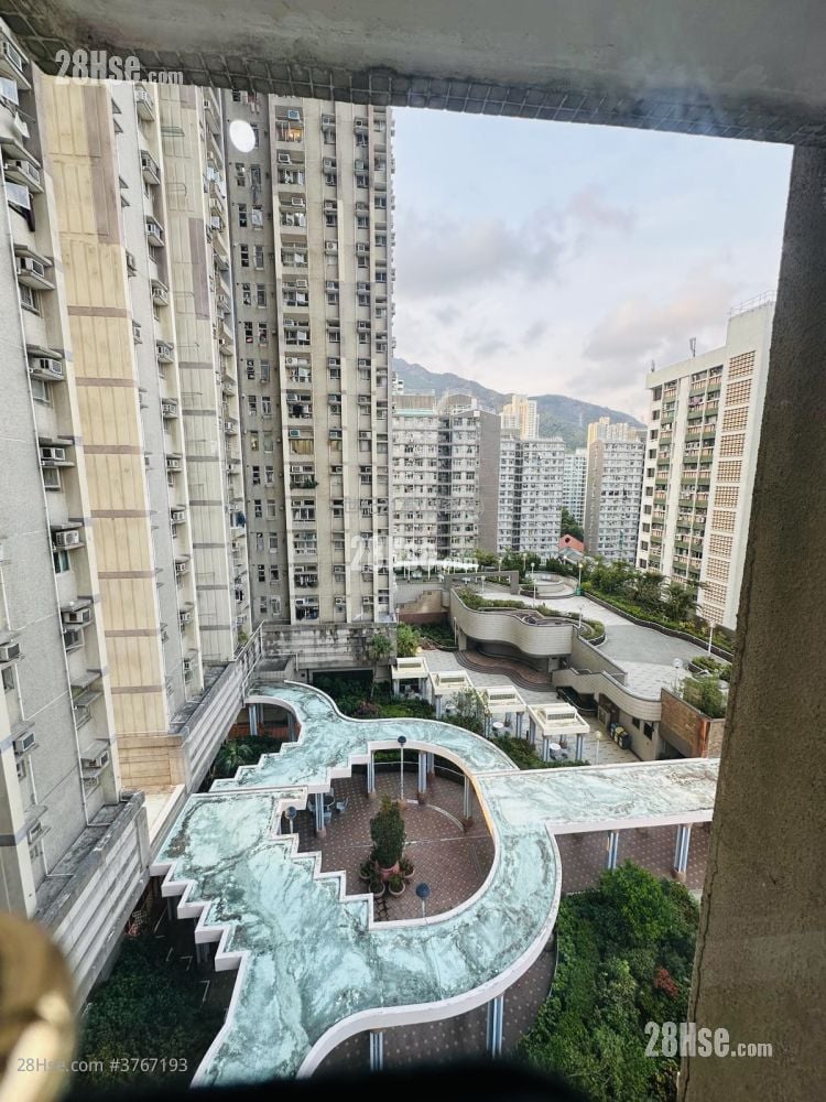 Tak Keung Court Sell 3 Bedrooms , 1 Bathroom 574 ft²