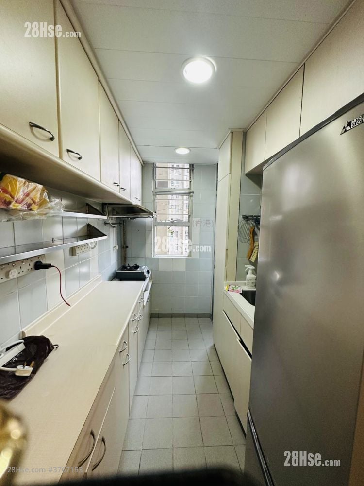 Tak Keung Court Sell 3 Bedrooms , 1 Bathroom 574 ft²