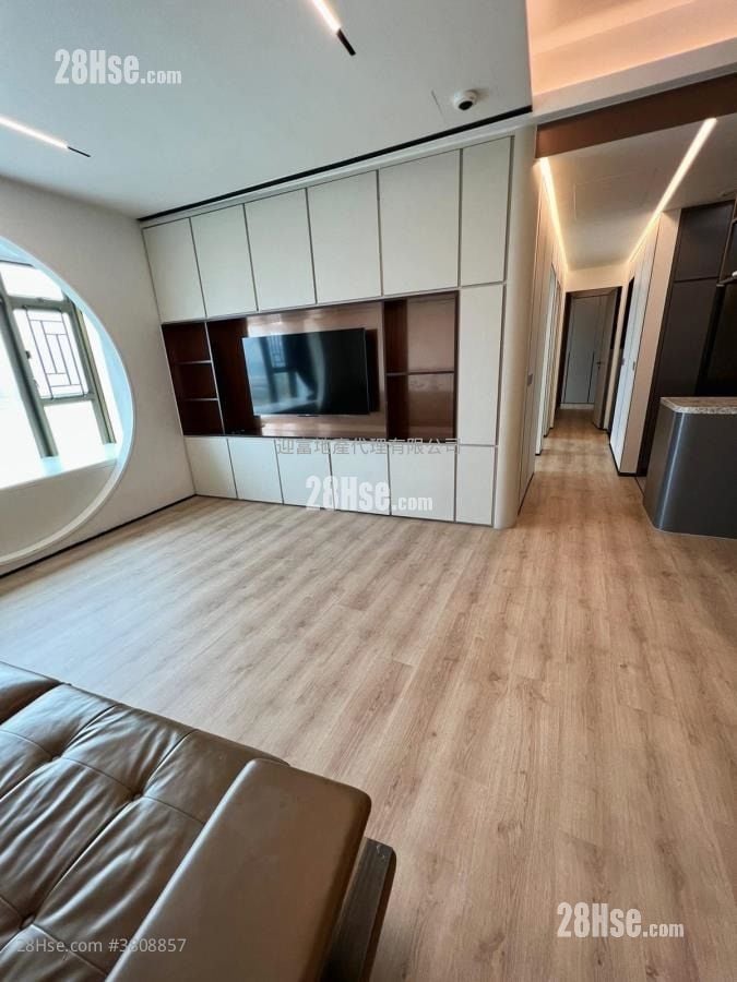 半岛豪庭 售盘 1,043 平方尺