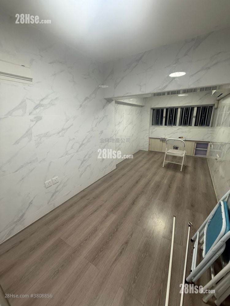 Lucky Building Rental 1 Toilet 150 ft²