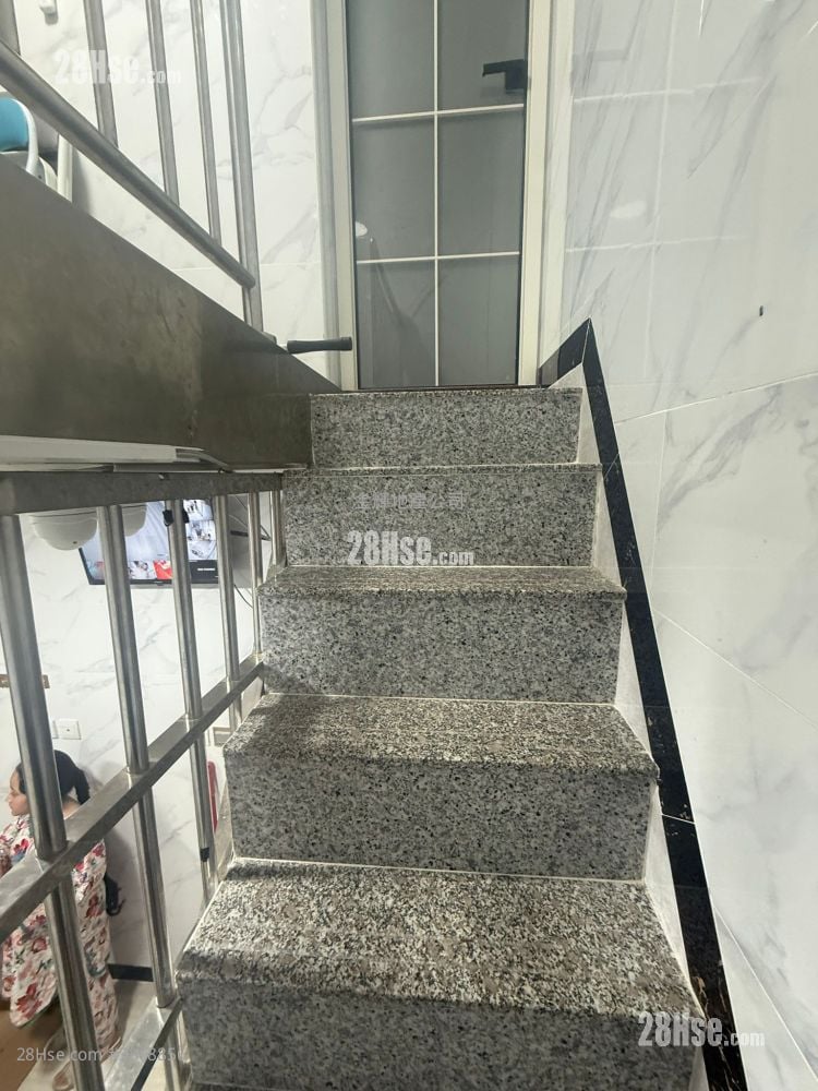 Lucky Building Rental 1 Toilet 150 ft²