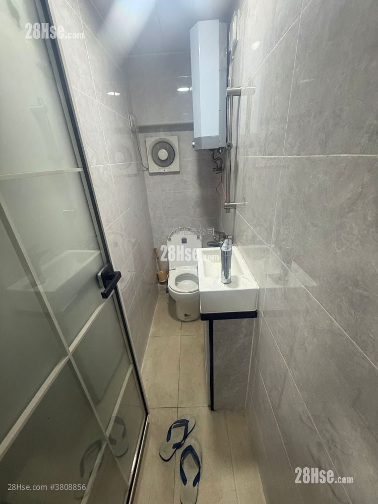 Lucky Building Rental 1 Toilet 150 ft²