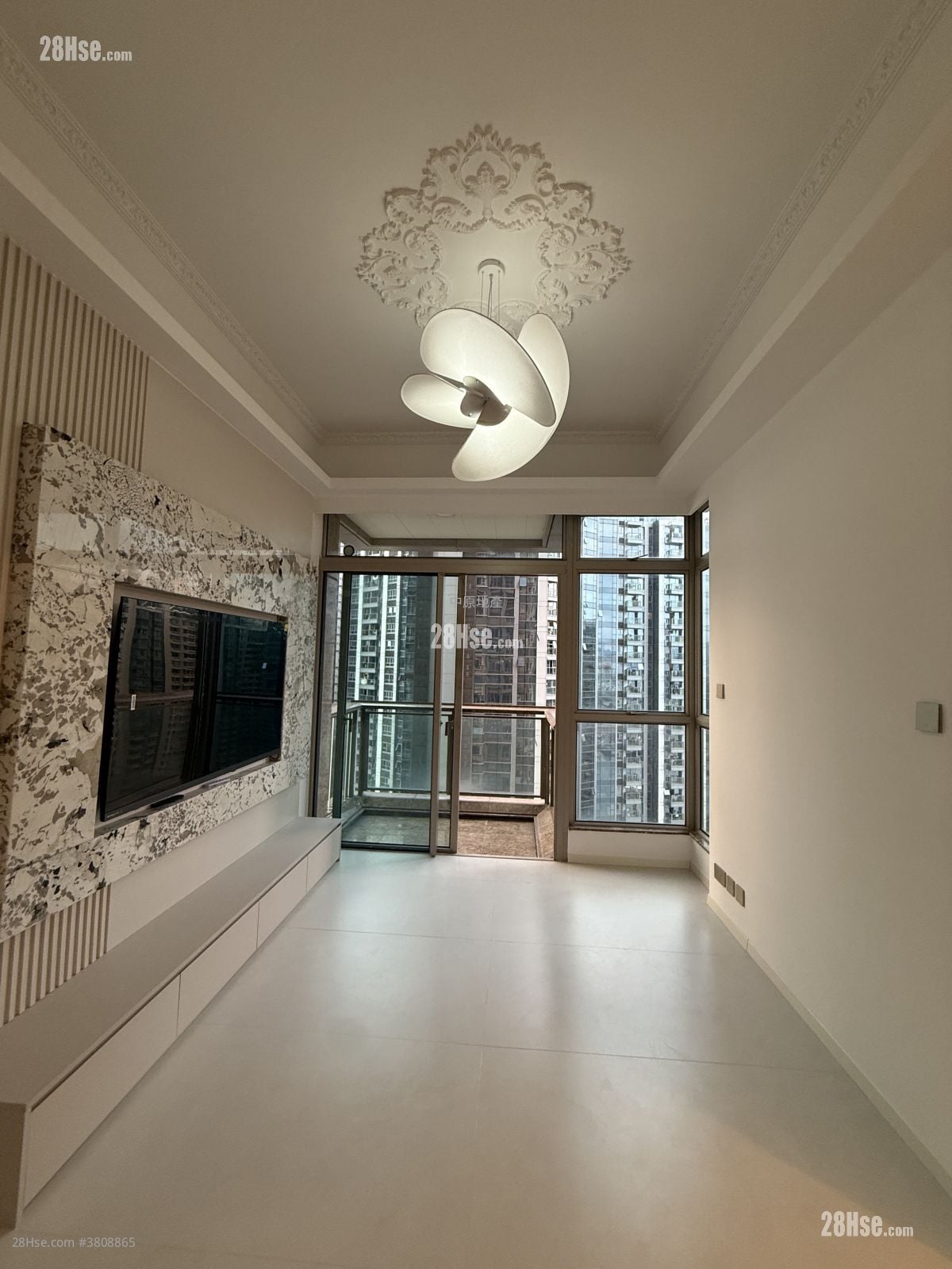 One Silversea Rental 3 Bedrooms , 2 Bathrooms 665 ft²