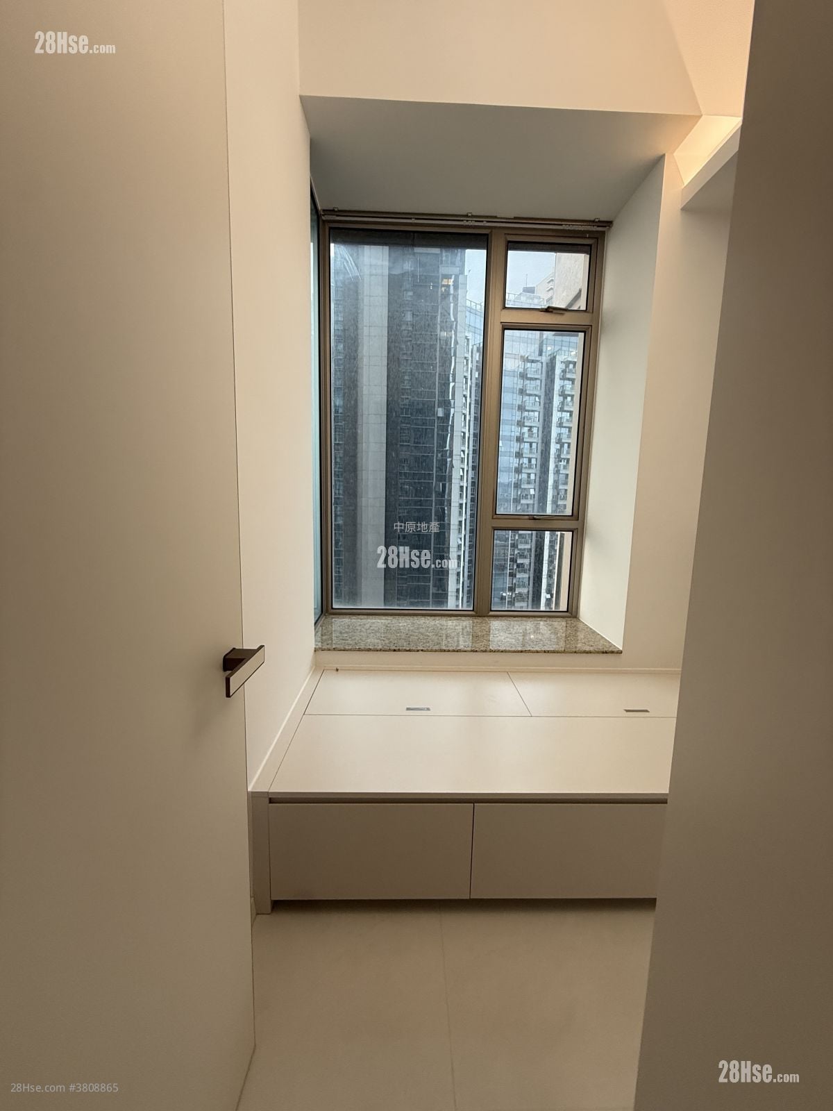 One Silversea Rental 3 Bedrooms , 2 Bathrooms 665 ft²