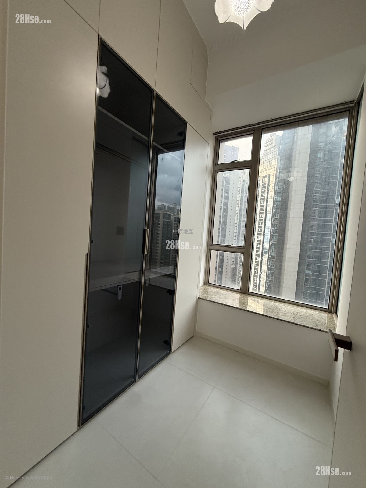 One Silversea Rental 3 Bedrooms , 2 Bathrooms 665 ft²